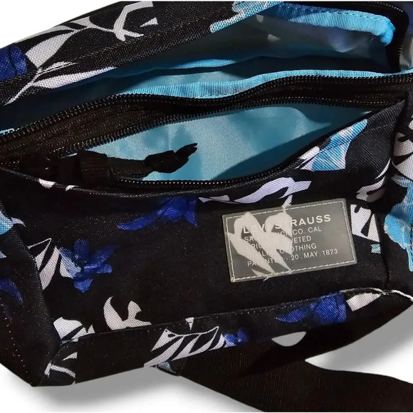 Levi's Stratuss Co. Women's multicolor banana leaf Zippered fanny pack waist Bag - Picture 4 of 9